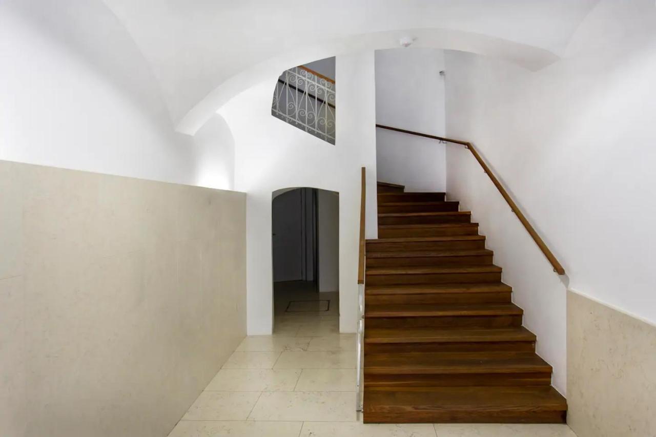 Address Deluxe Downtown Apartment *
